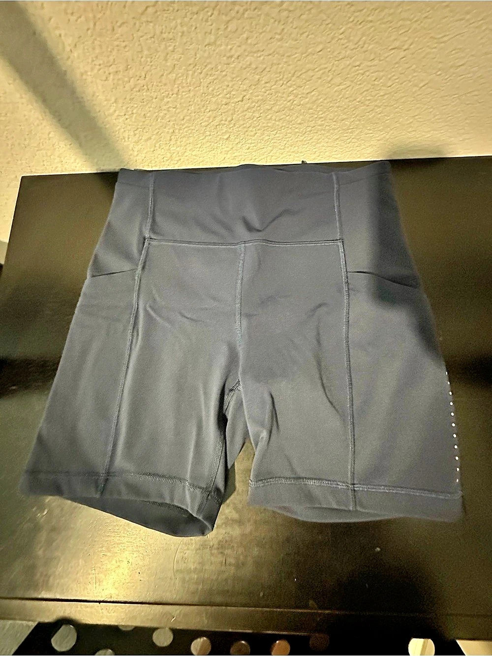 lululemon Women's Athletic Shorts in dark blue Like New